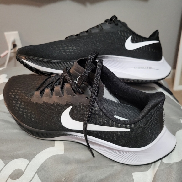 Shoes - Picture 1 of 3